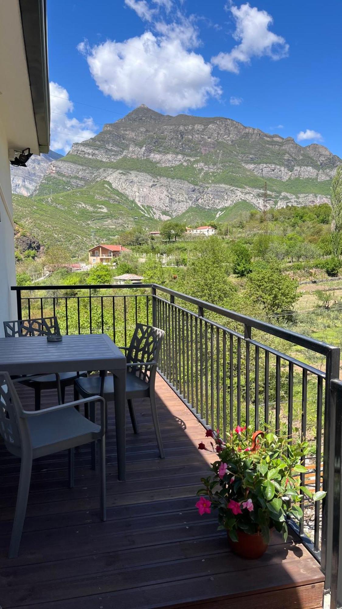 Hotel Davids Koman Exteriör bild